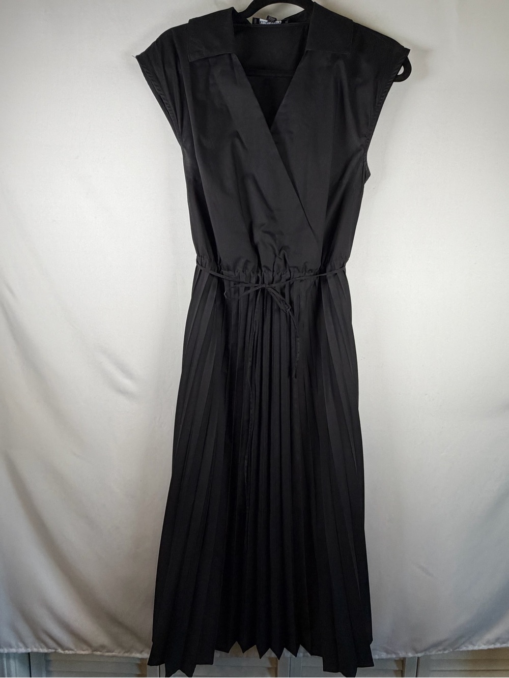 Ellen Tracy Black Pleated Midi Wrap Dress with Tie Waist